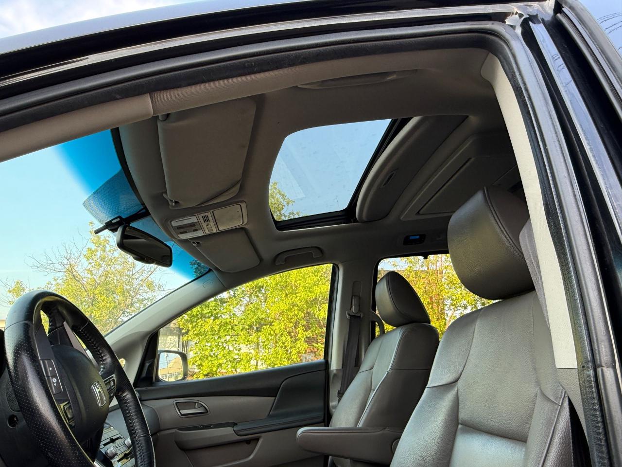 2012 Honda Odyssey Touring - Photo #11