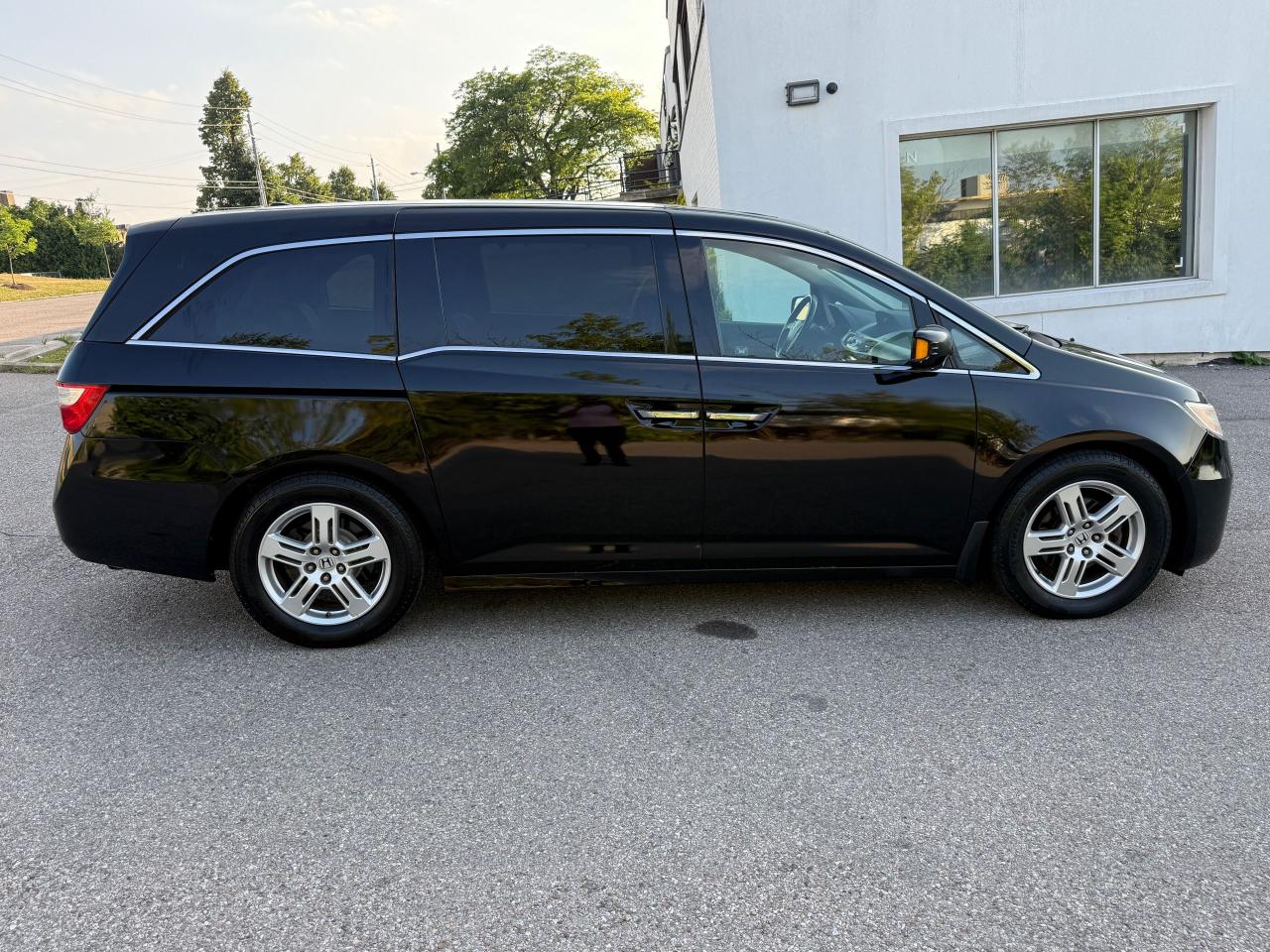 2012 Honda Odyssey Touring - Photo #4
