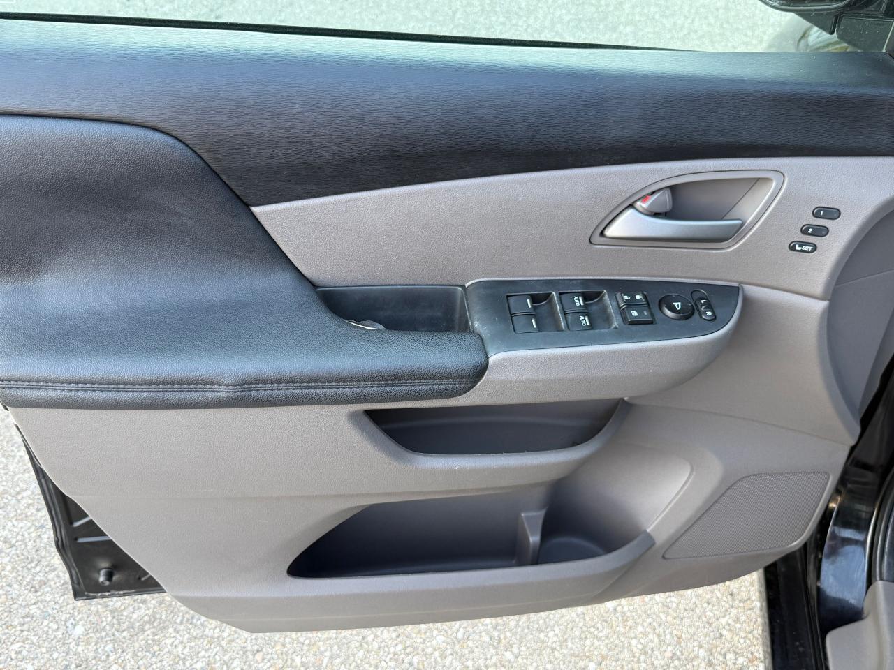 2012 Honda Odyssey Touring - Photo #9