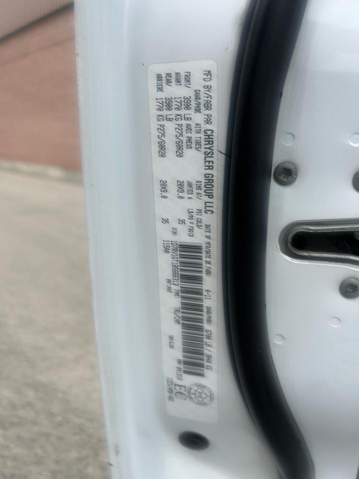 2011 RAM 1500 Laramie - Photo #4