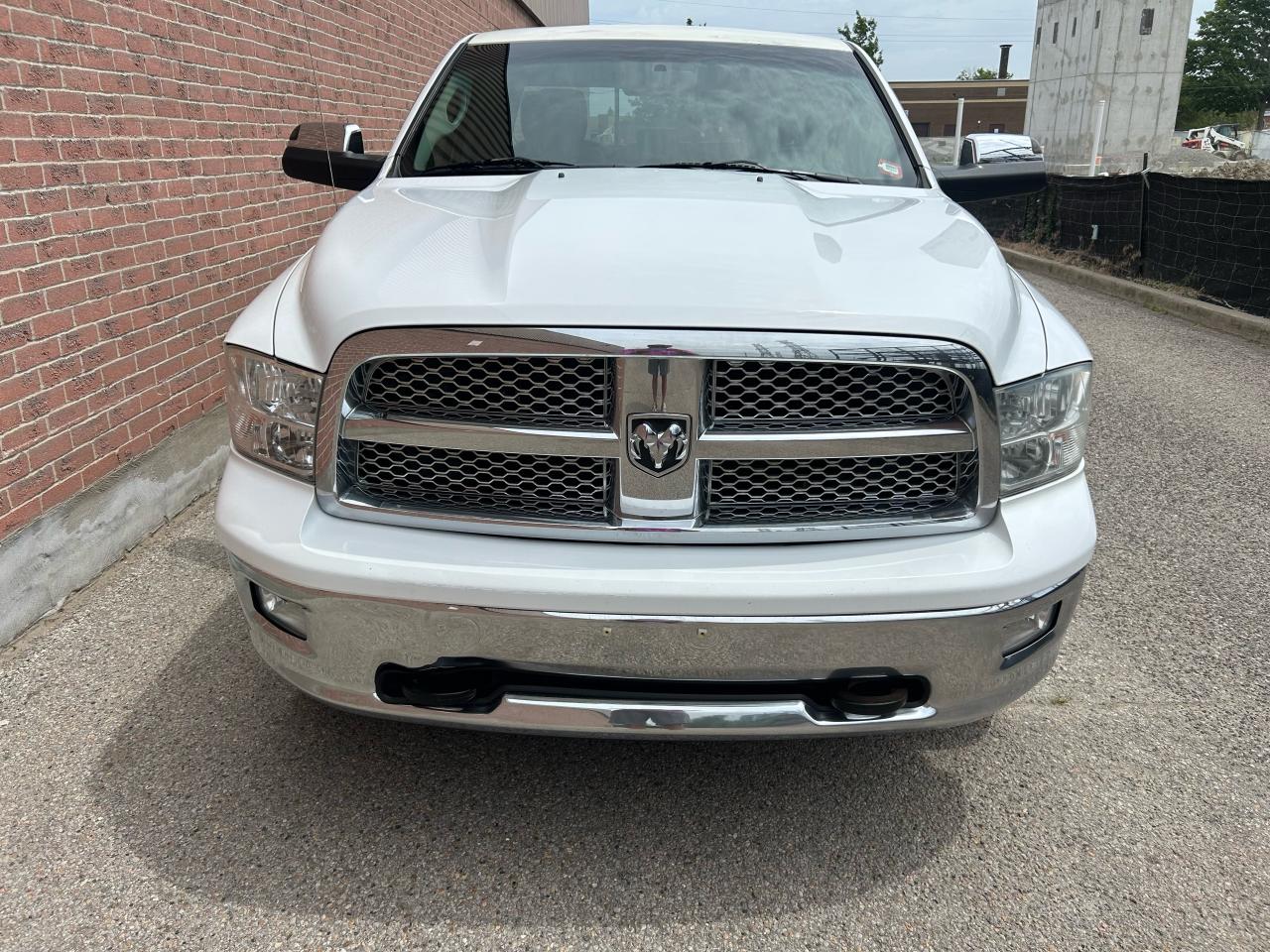 2011 RAM 1500 Laramie - Photo #3