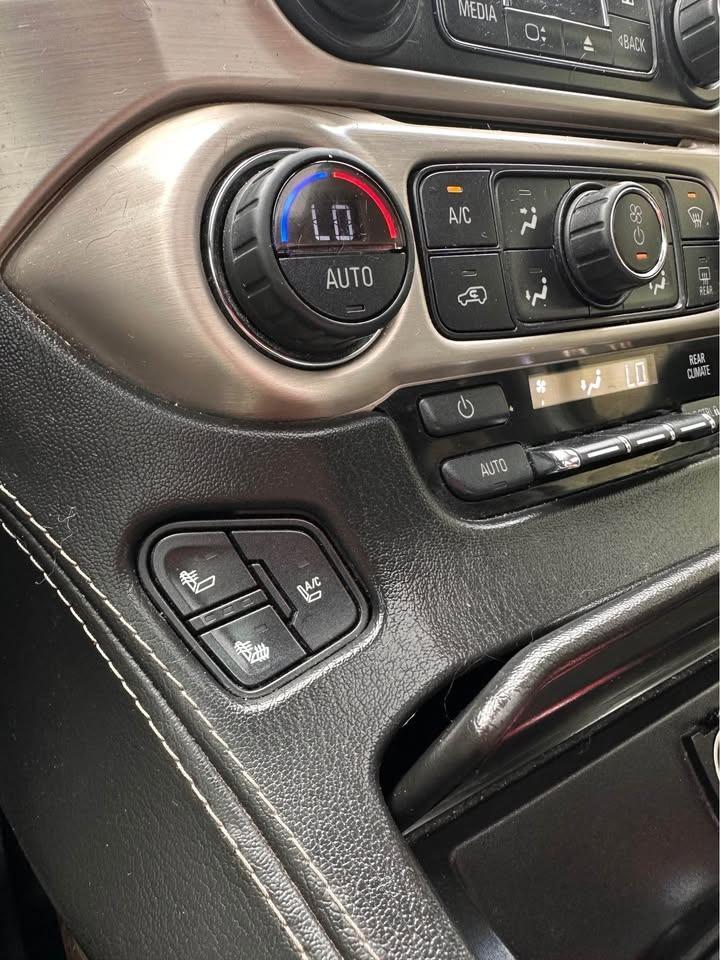 2016 GMC Yukon XL Denali - Photo #13