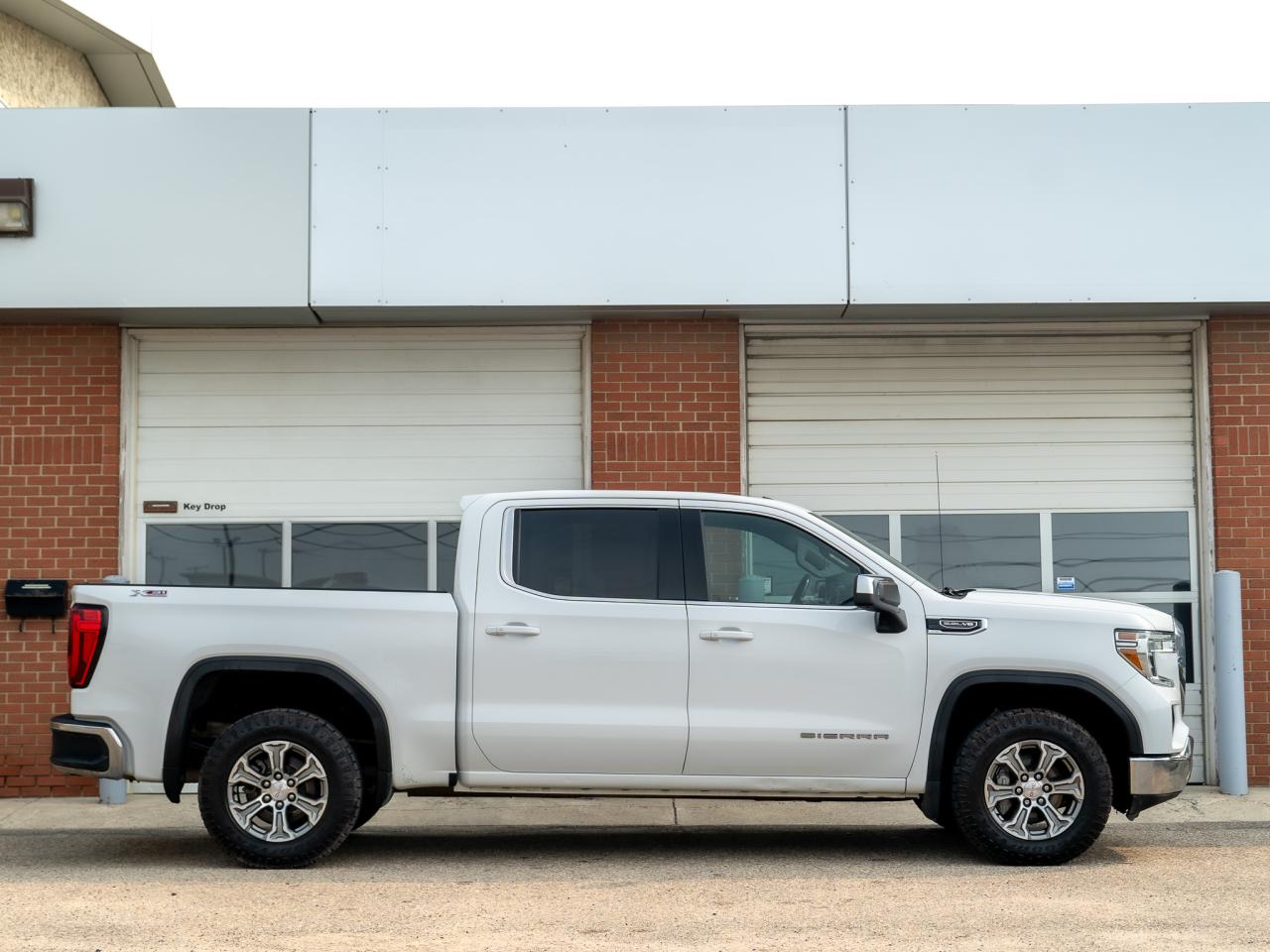 2021 GMC Sierra 1500 SLE - Photo #4