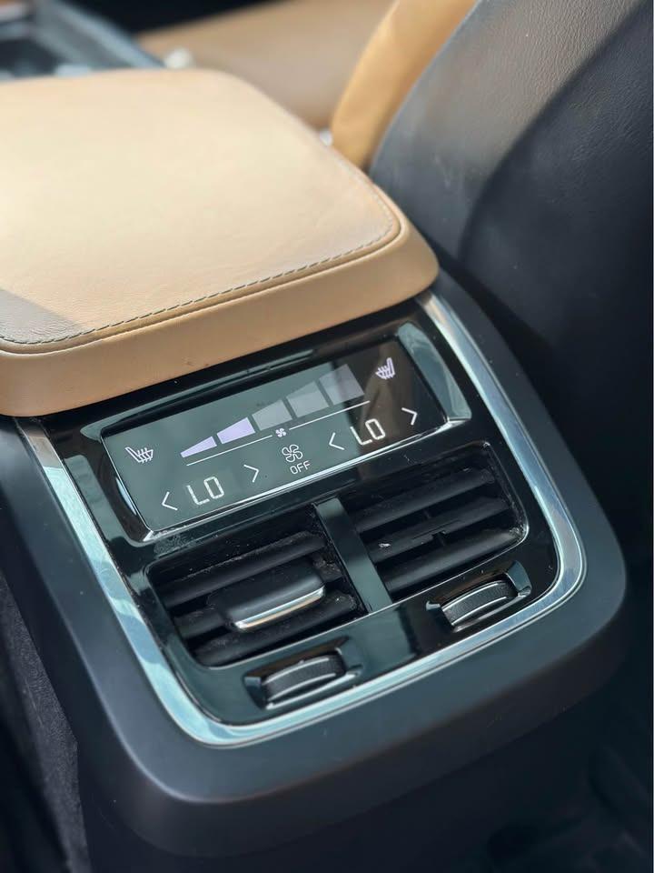 2016 Volvo XC90 T6 Inscription - Photo #12