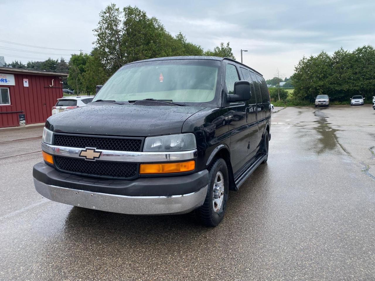 2006 Chevrolet Express 12 passangers - Photo #2