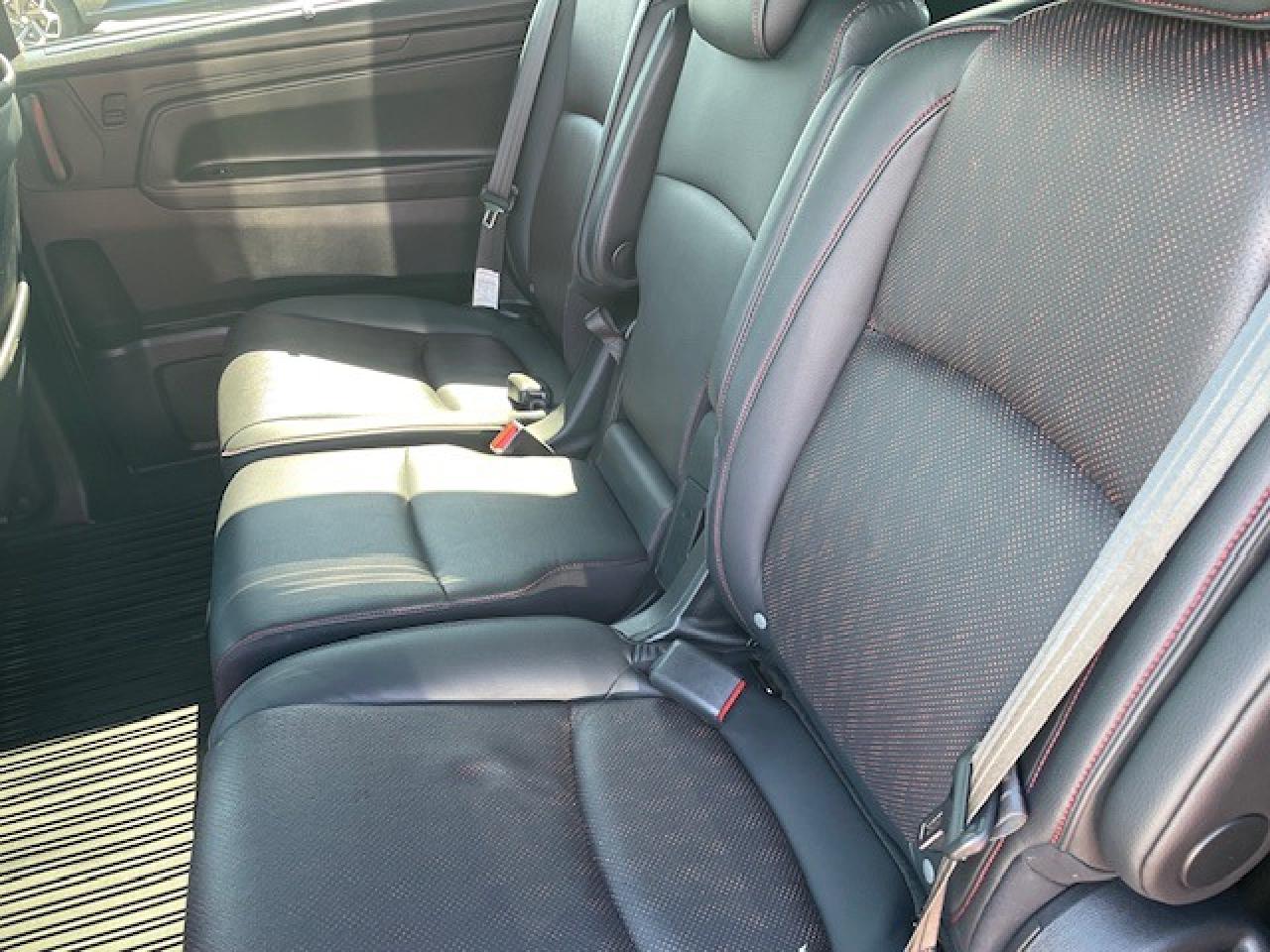 2023 Honda Odyssey Odyssey Black Edition Photo3