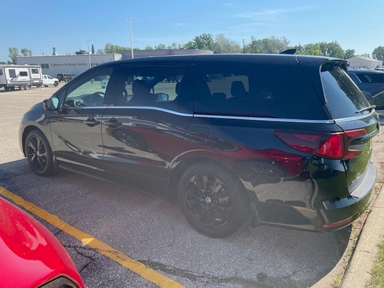 2023 Honda Odyssey Odyssey Black Edition Photo1