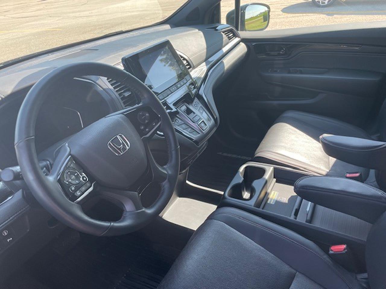 2023 Honda Odyssey Odyssey Black Edition Photo4