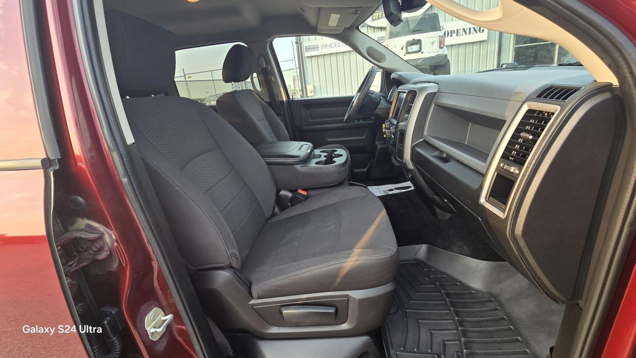 2019 RAM 1500 Classic EXPRESS 4X4 CREW CAB 5'7" BOX - Photo #17