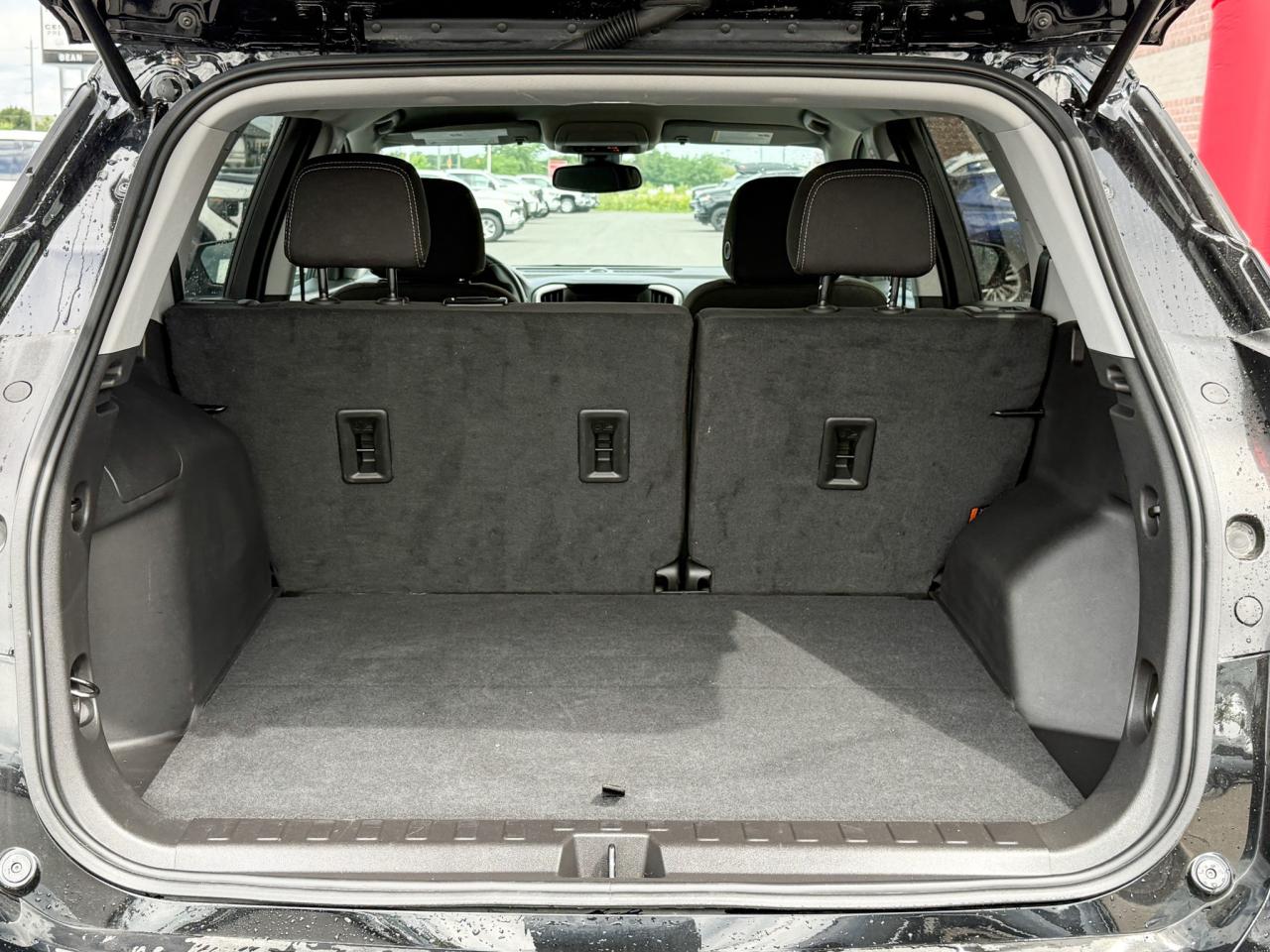 2024 GMC Terrain SLE 1.5L 4CYL WITH REMOTE START/ENTRY, HEATED SEATS, HD REAR VISION CAMERA, LANE KEEP ASSIST, LANE DEPARTURE WARNING, APPLE CARPLAY AND ANDROID AUTO Photo4