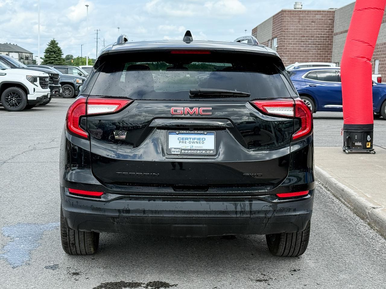2024 GMC Terrain SLE 1.5L 4CYL WITH REMOTE START/ENTRY, HEATED SEATS, HD REAR VISION CAMERA, LANE KEEP ASSIST, LANE DEPARTURE WARNING, APPLE CARPLAY AND ANDROID AUTO Photo3