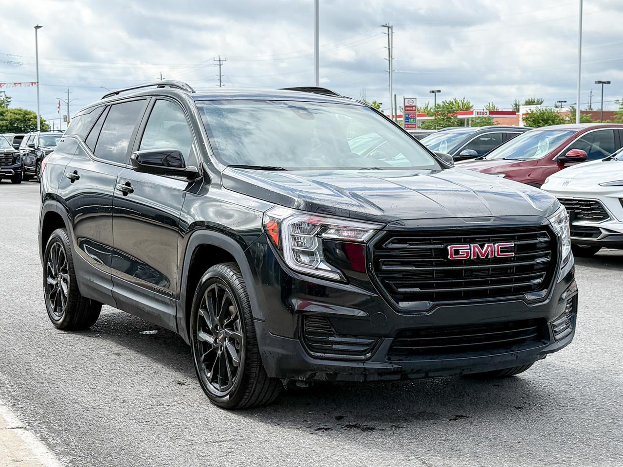 2024 GMC Terrain SLE 1.5L 4CYL WITH REMOTE START/ENTRY, HEATED SEATS, HD REAR VISION CAMERA, LANE KEEP ASSIST, LANE DEPARTURE WARNING, APPLE CARPLAY AND ANDROID AUTO Photo