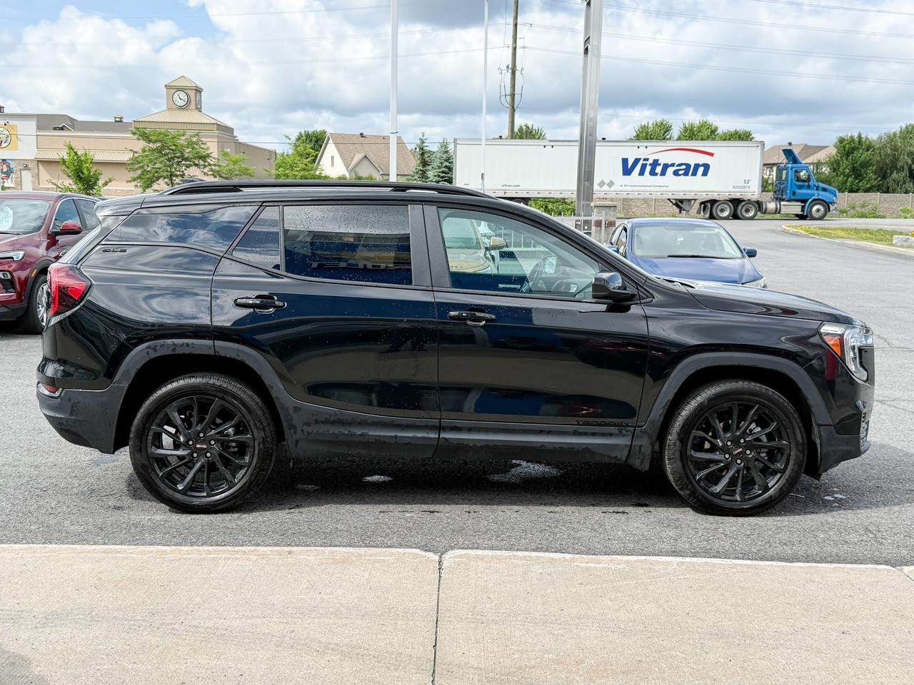 2024 GMC Terrain SLE 1.5L 4CYL WITH REMOTE START/ENTRY, HEATED SEATS, HD REAR VISION CAMERA, LANE KEEP ASSIST, LANE DEPARTURE WARNING, APPLE CARPLAY AND ANDROID AUTO Photo