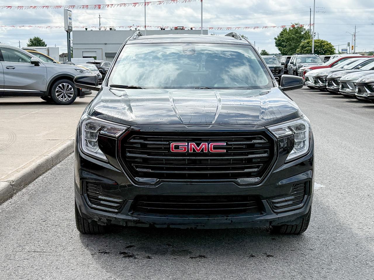 2024 GMC Terrain SLE 1.5L 4CYL WITH REMOTE START/ENTRY, HEATED SEATS, HD REAR VISION CAMERA, LANE KEEP ASSIST, LANE DEPARTURE WARNING, APPLE CARPLAY AND ANDROID AUTO Photo