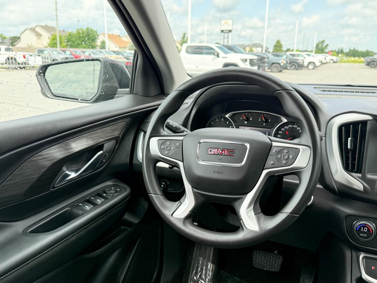 2024 GMC Terrain SLE 1.5L 4CYL WITH REMOTE START/ENTRY, HEATED SEATS, HD REAR VISION CAMERA, LANE KEEP ASSIST, LANE DEPARTURE WARNING, APPLE CARPLAY AND ANDROID AUTO Photo