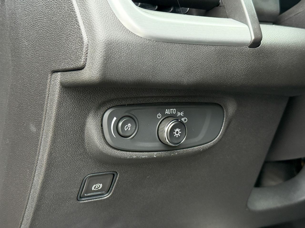 2024 GMC Terrain SLE 1.5L 4CYL WITH REMOTE START/ENTRY, HEATED SEATS, HD REAR VISION CAMERA, LANE KEEP ASSIST, LANE DEPARTURE WARNING, APPLE CARPLAY AND ANDROID AUTO Photo