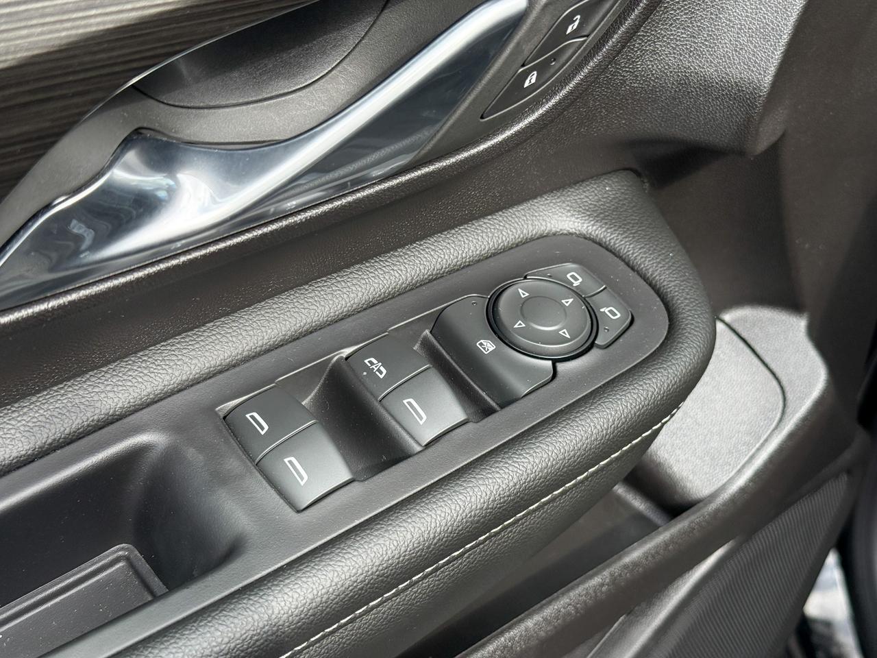 2024 GMC Terrain SLE 1.5L 4CYL WITH REMOTE START/ENTRY, HEATED SEATS, HD REAR VISION CAMERA, LANE KEEP ASSIST, LANE DEPARTURE WARNING, APPLE CARPLAY AND ANDROID AUTO Photo