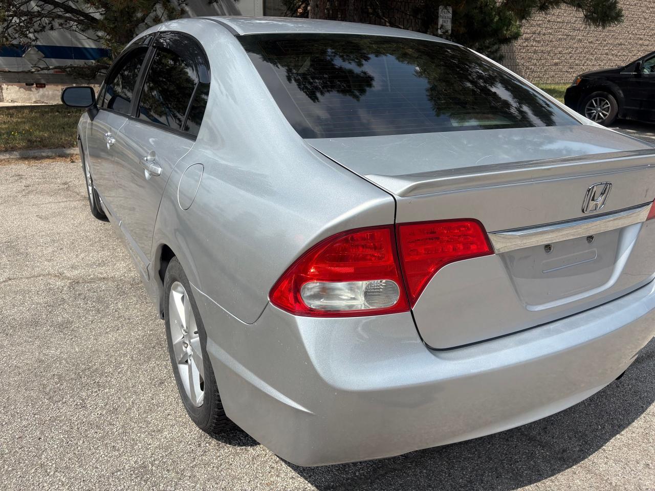 2011 Honda Civic SE - Photo #2