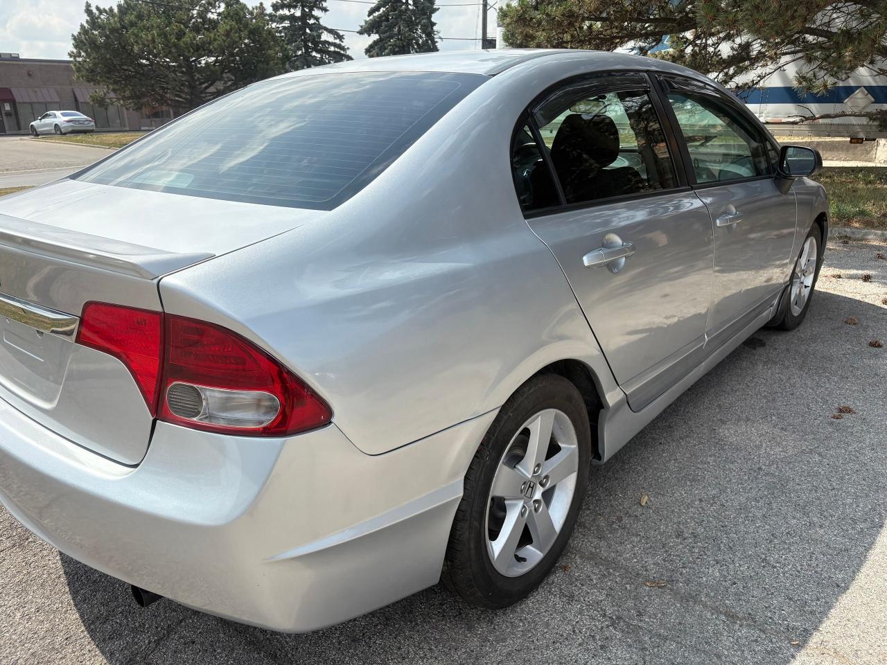 2011 Honda Civic SE - Photo #3