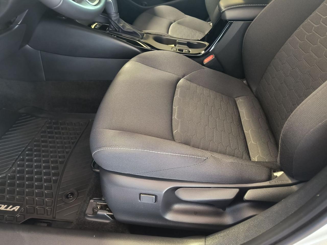2023 Toyota Corolla SE Photo