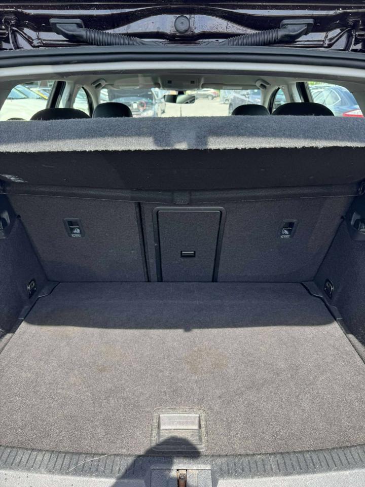 2017 Volkswagen e-Golf Comfortline - Photo #9