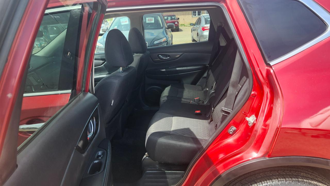 2019 Nissan Rogue SV, AWD, Sunroof, BU Cam, Htd Seats, BT, Rem Start - Photo #10