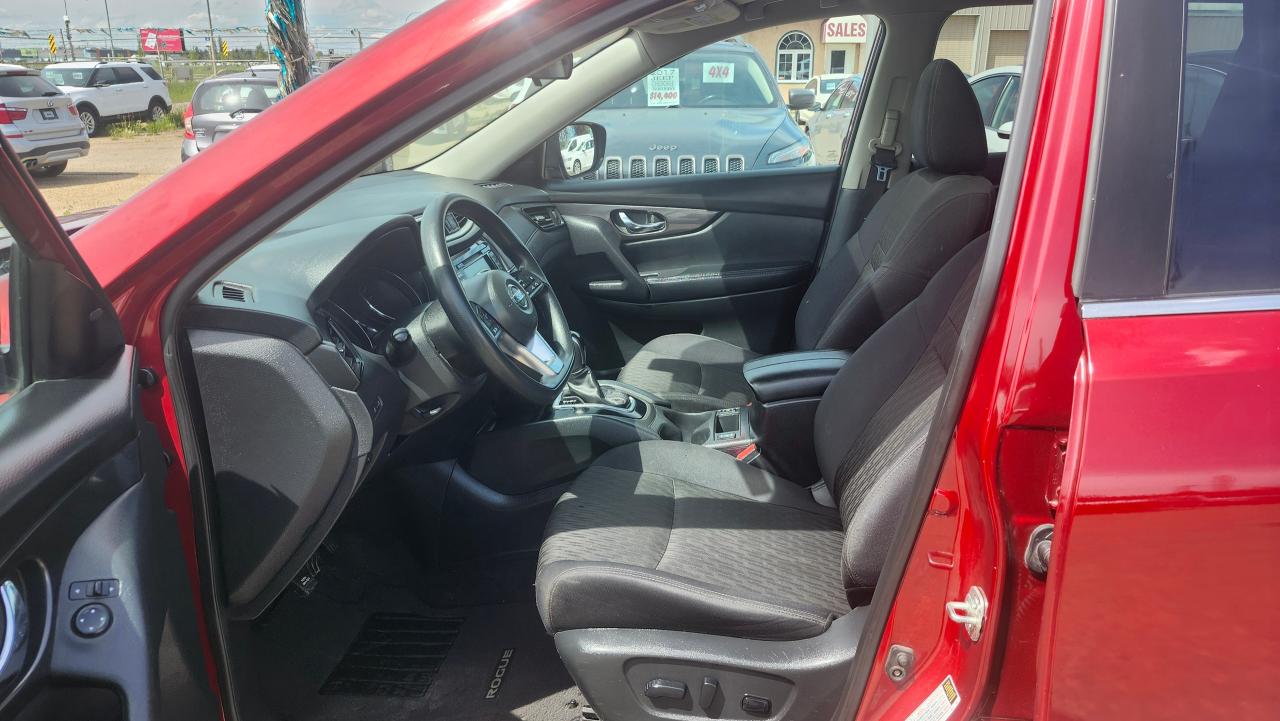 2019 Nissan Rogue SV, AWD, Sunroof, BU Cam, Htd Seats, BT, Rem Start - Photo #12