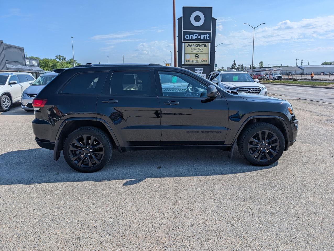 2018 Jeep Grand Cherokee Altitude IV | No Accidents | Heated Steering - Photo #3