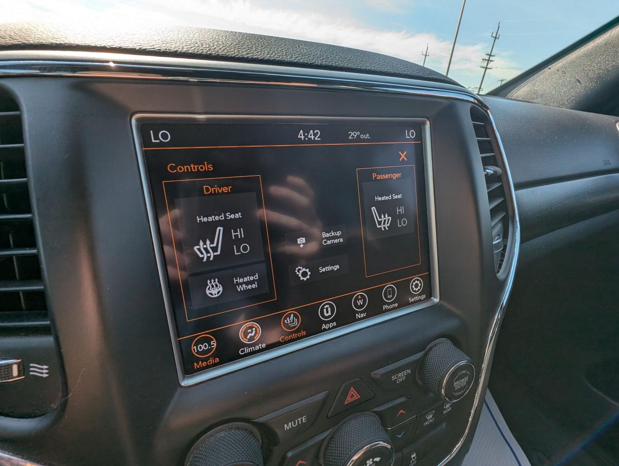 2018 Jeep Grand Cherokee Altitude IV | No Accidents | Heated Steering - Photo #12
