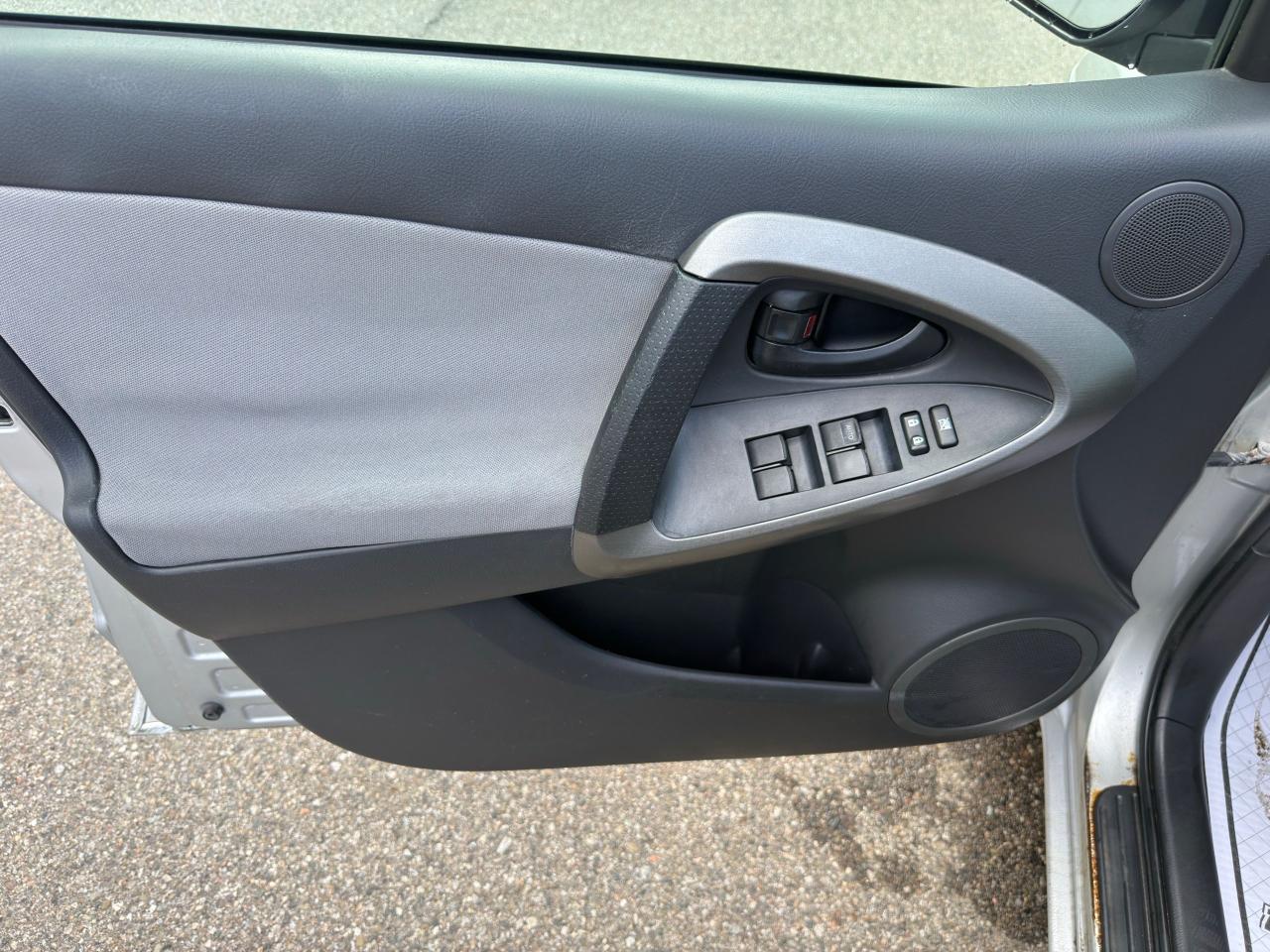 2011 Toyota RAV4 BASE - Photo #9