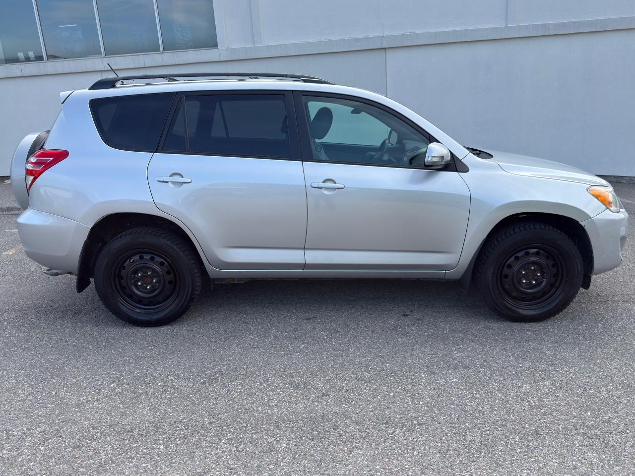 2011 Toyota RAV4 BASE - Photo #4