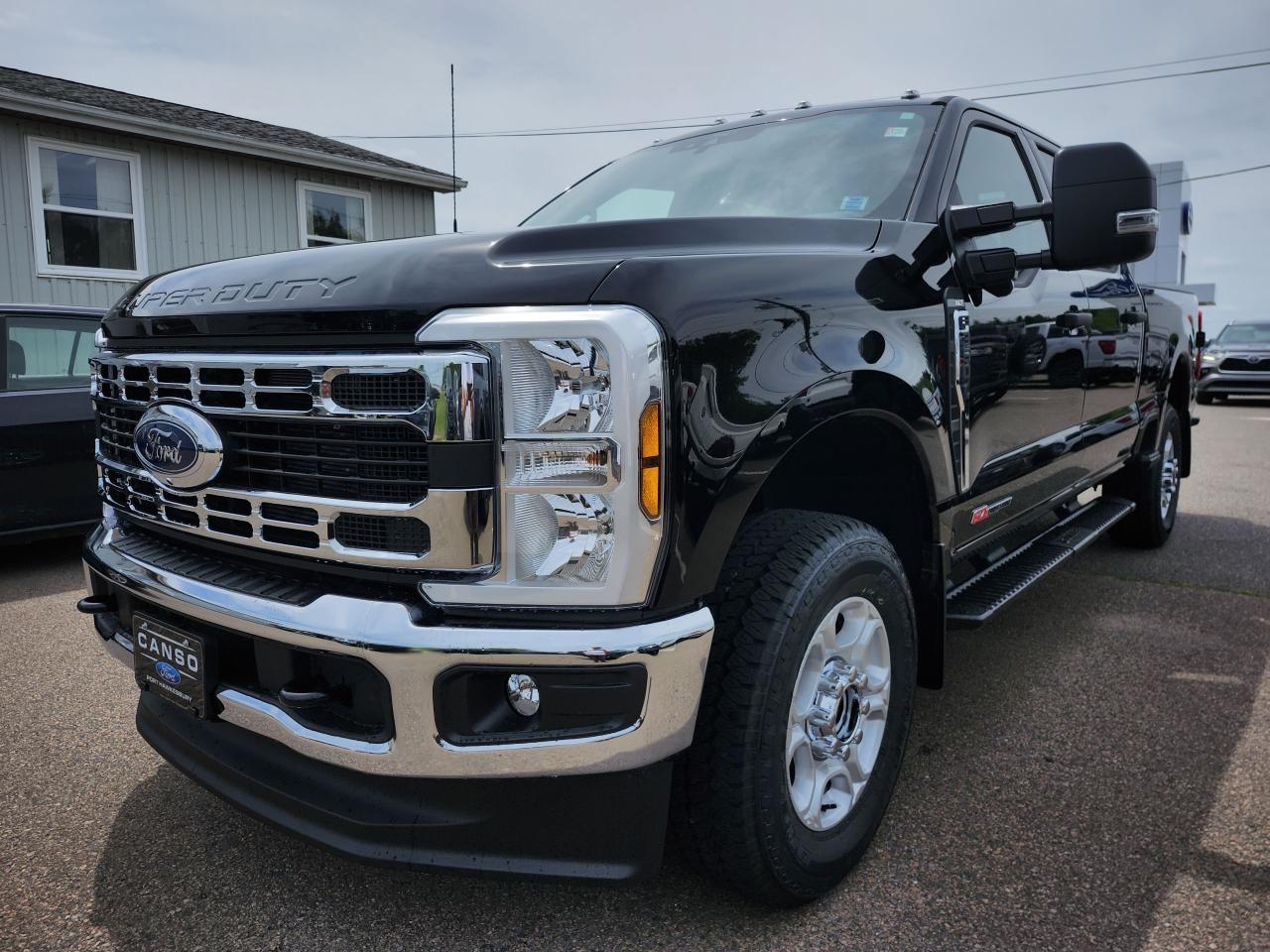 2025 Ford F-350 4X4 CREW CAB PICKUP/ Photo2