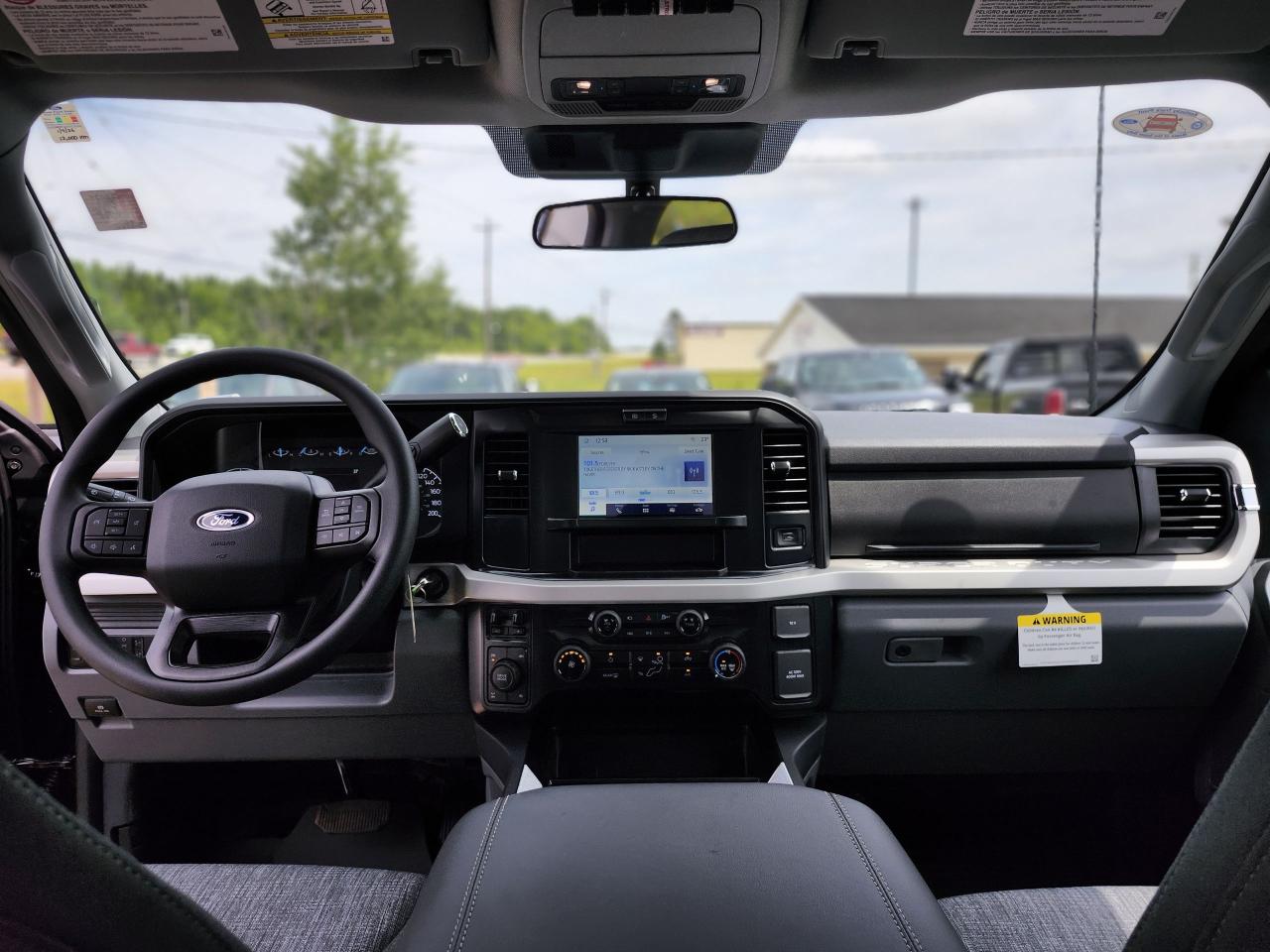 2025 Ford F-350 4X4 CREW CAB PICKUP/ Photo5