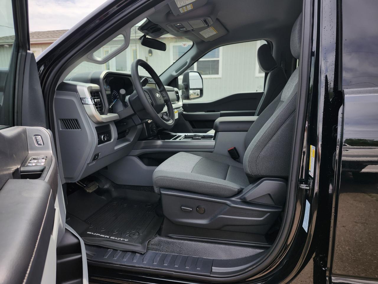 2025 Ford F-350 4X4 CREW CAB PICKUP/ Photo5