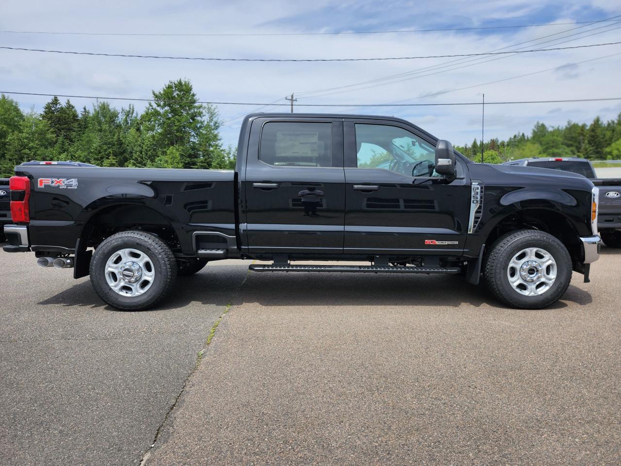 2025 Ford F-350 4X4 CREW CAB PICKUP/ Photo5