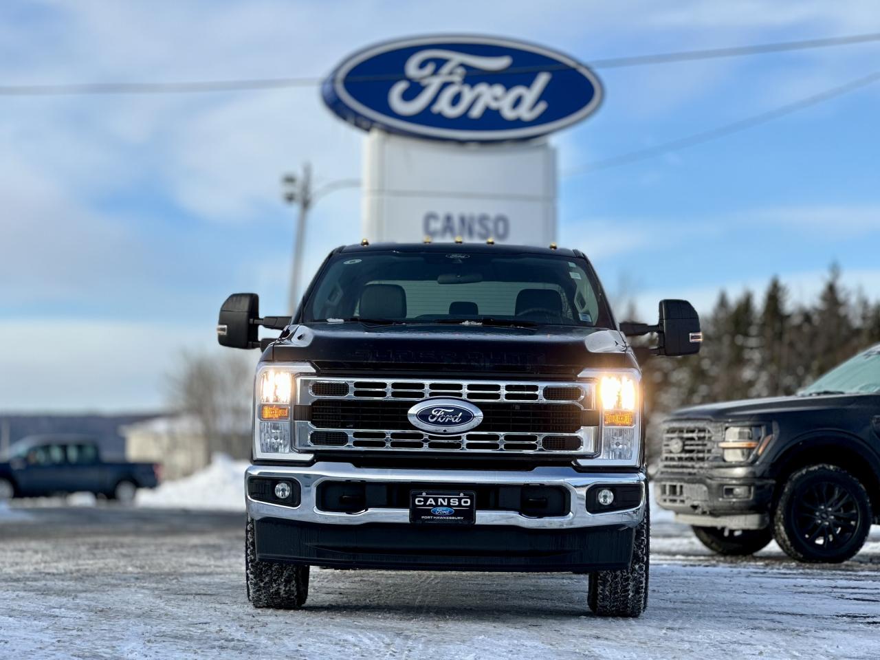 2025 Ford F-350 Super Duty SRW XLT 4WD CREW CAB 6.75' BOX Photo1