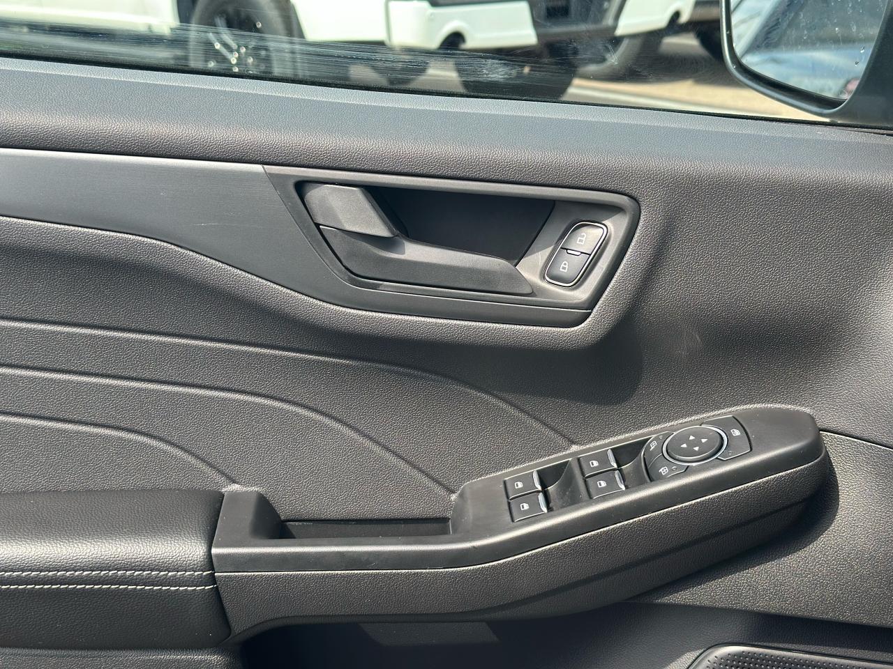2025 Ford Escape Active AWD Photo5