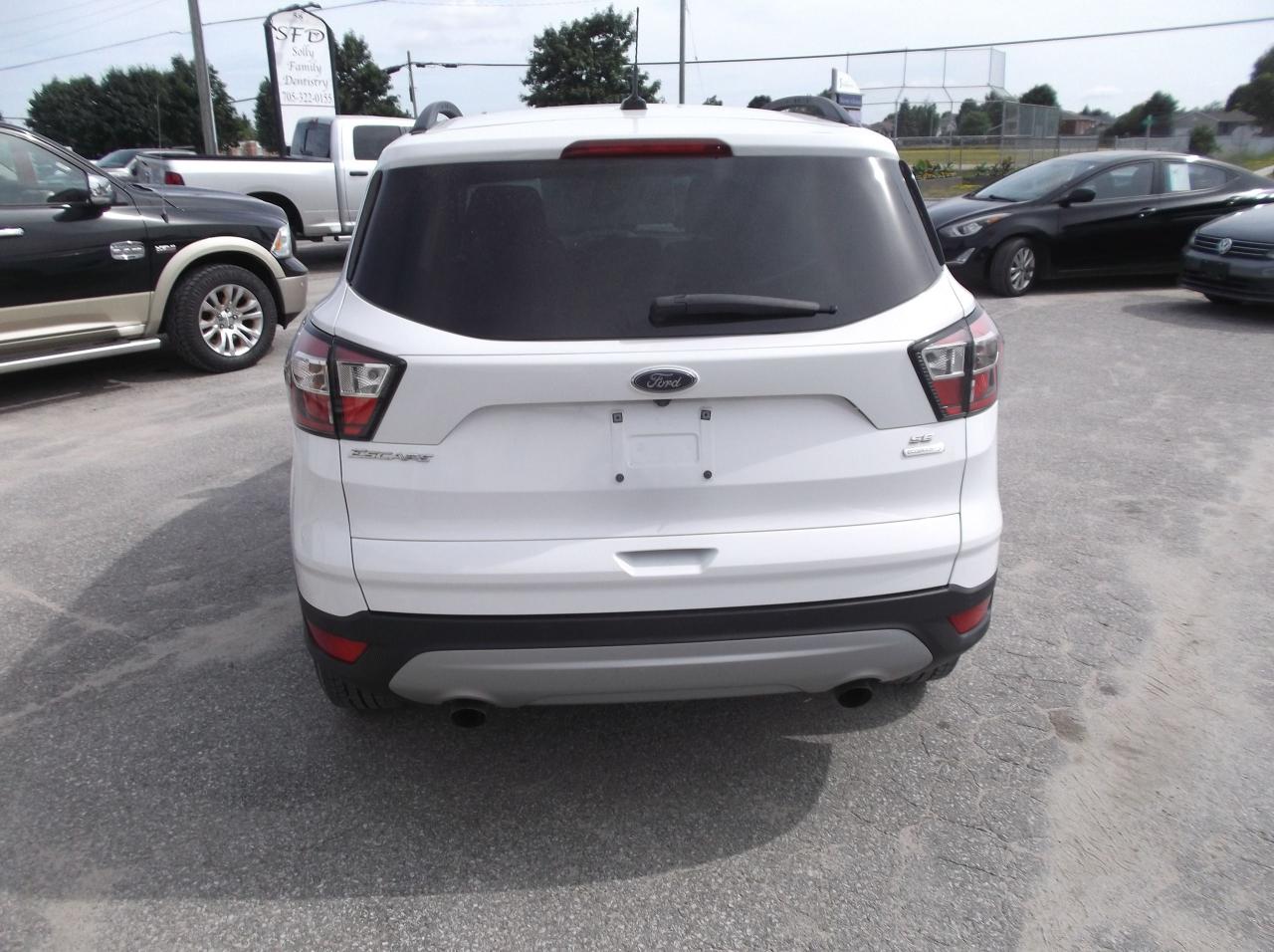 2017 Ford Escape SE - Photo #4
