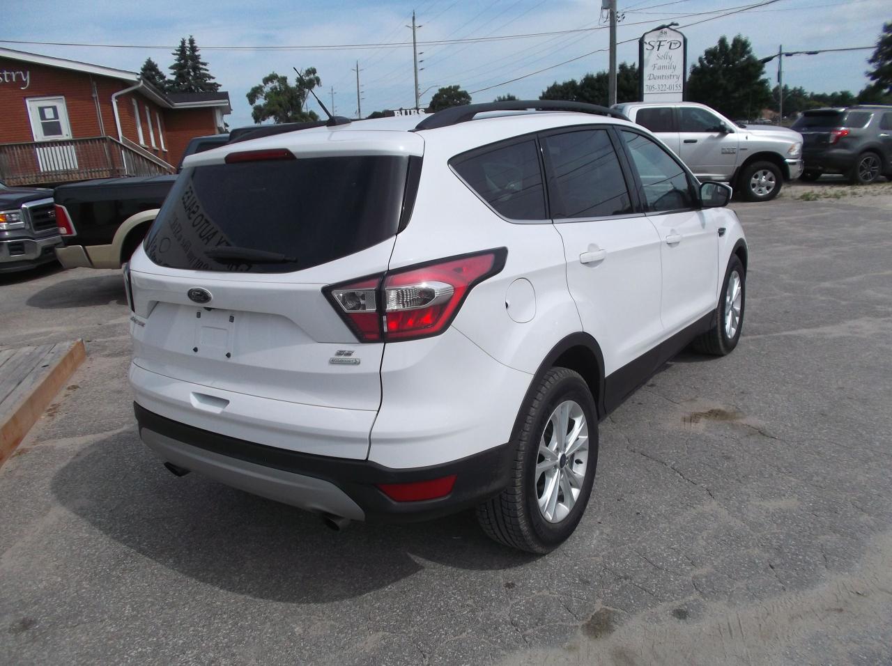 2017 Ford Escape SE - Photo #5