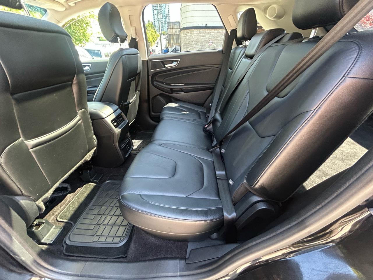 2016 Ford Edge Titanium - Photo #9