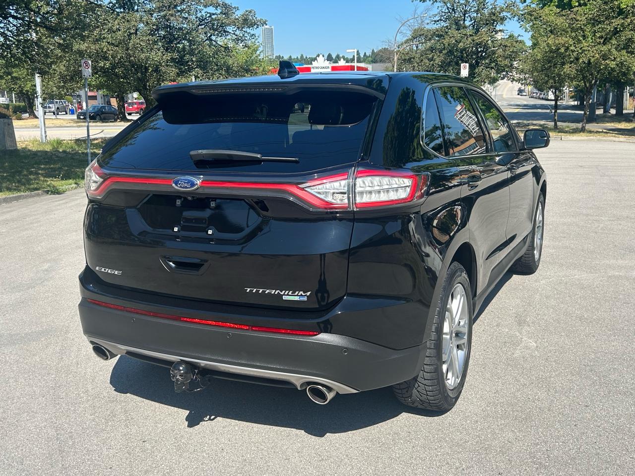 2016 Ford Edge Titanium - Photo #5