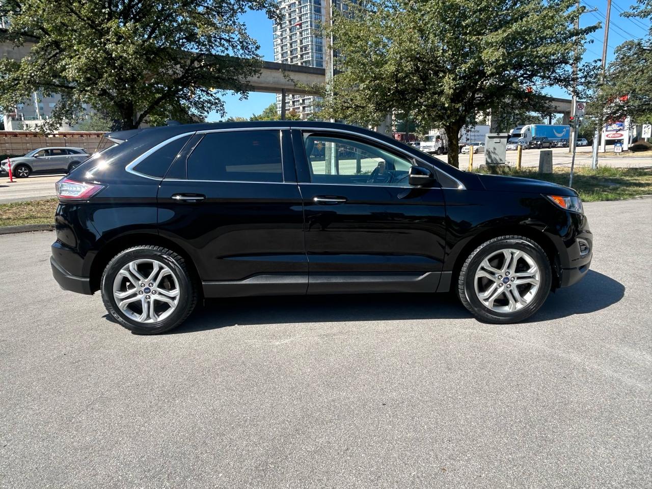 2016 Ford Edge Titanium - Photo #4