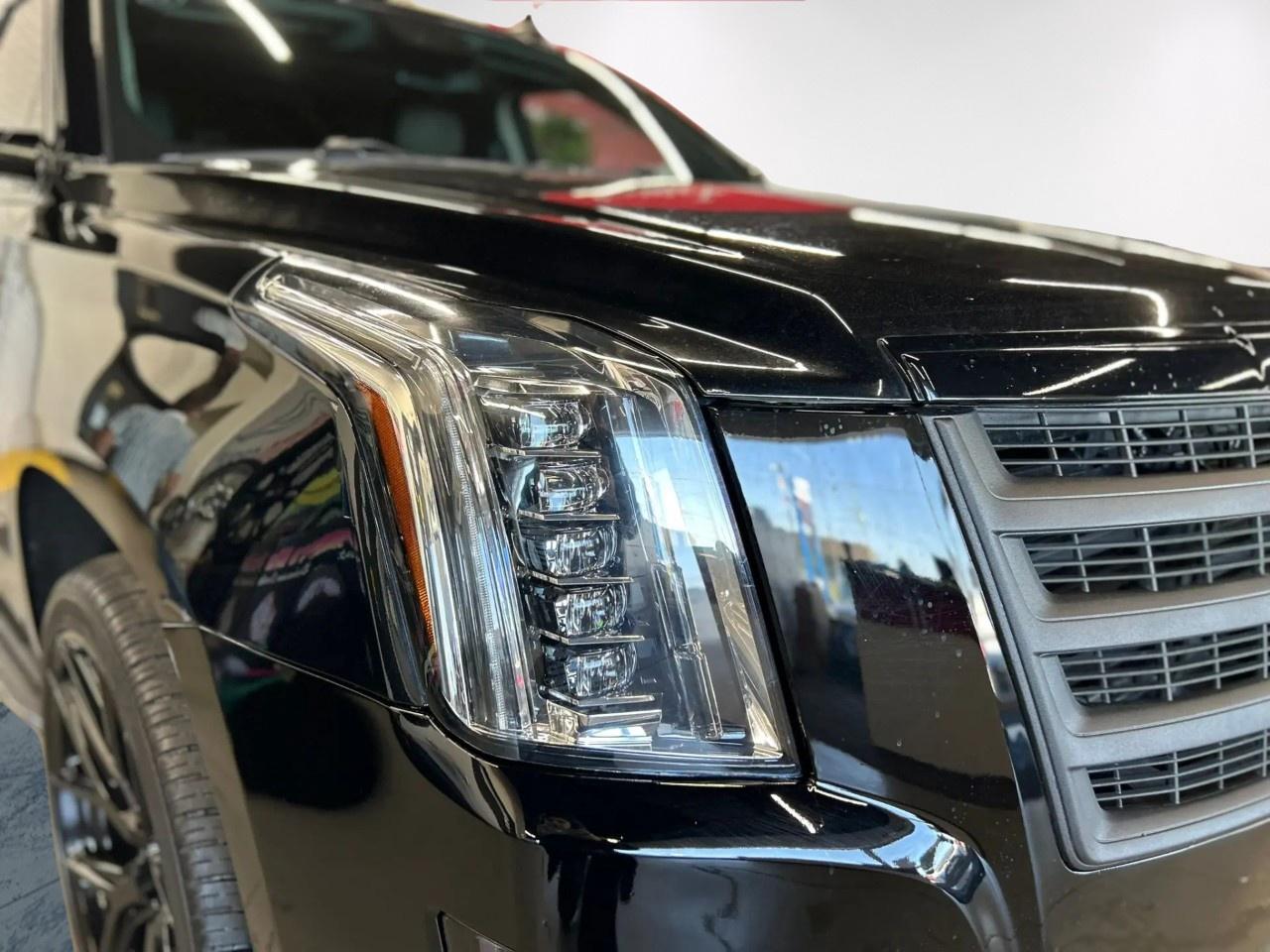2020 Cadillac Escalade LUXURY Photo