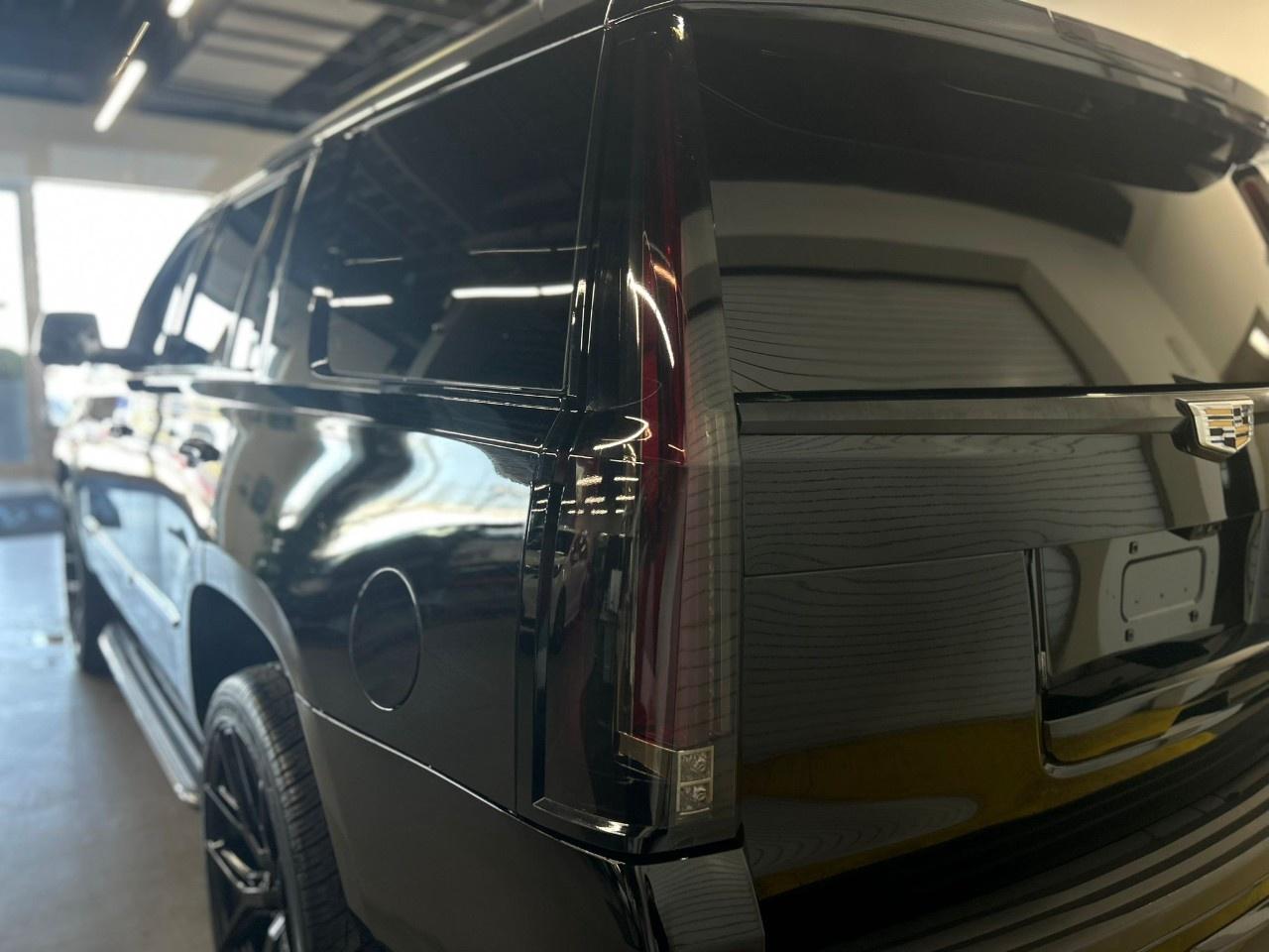 2020 Cadillac Escalade LUXURY Photo
