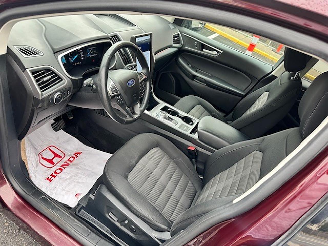 2021 Ford Edge SEL Photo4