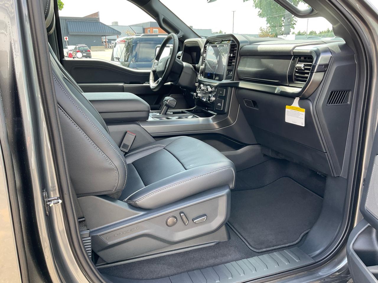 2025 Ford F-150 Lariat Photo5