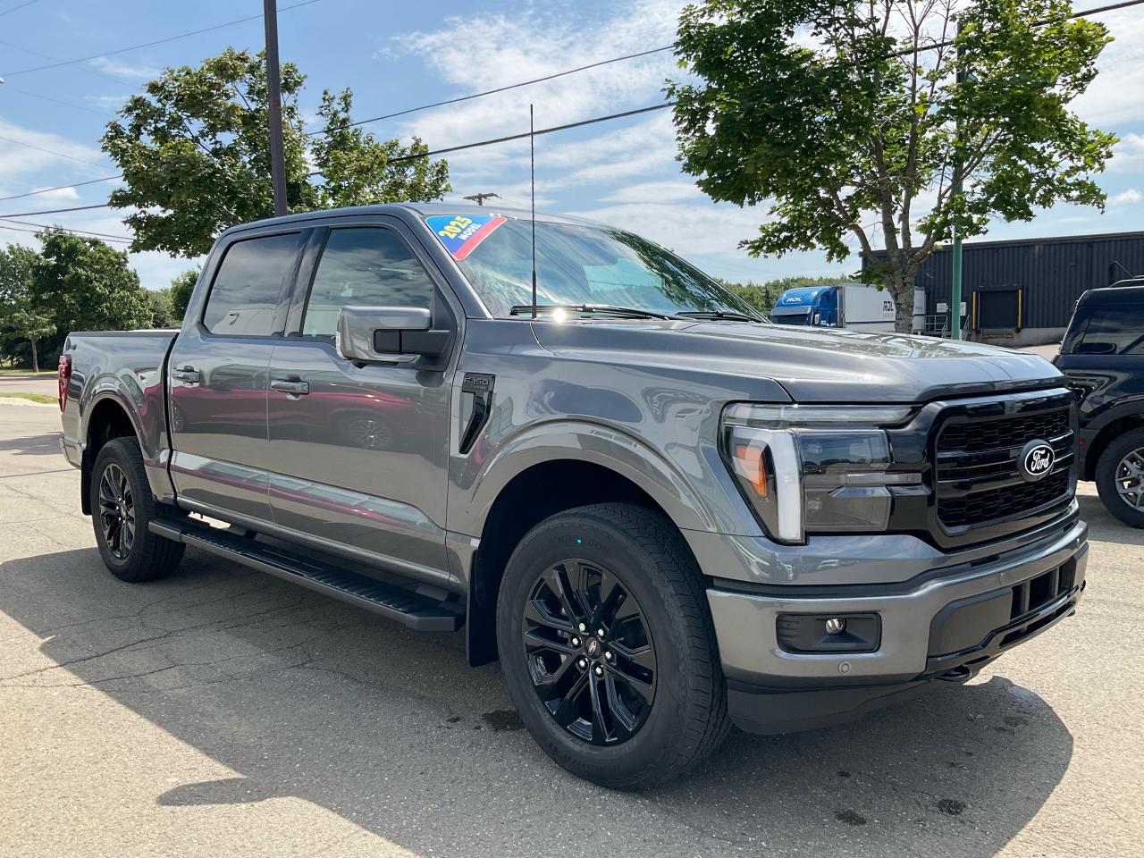 2025 Ford F-150 Lariat Photo2