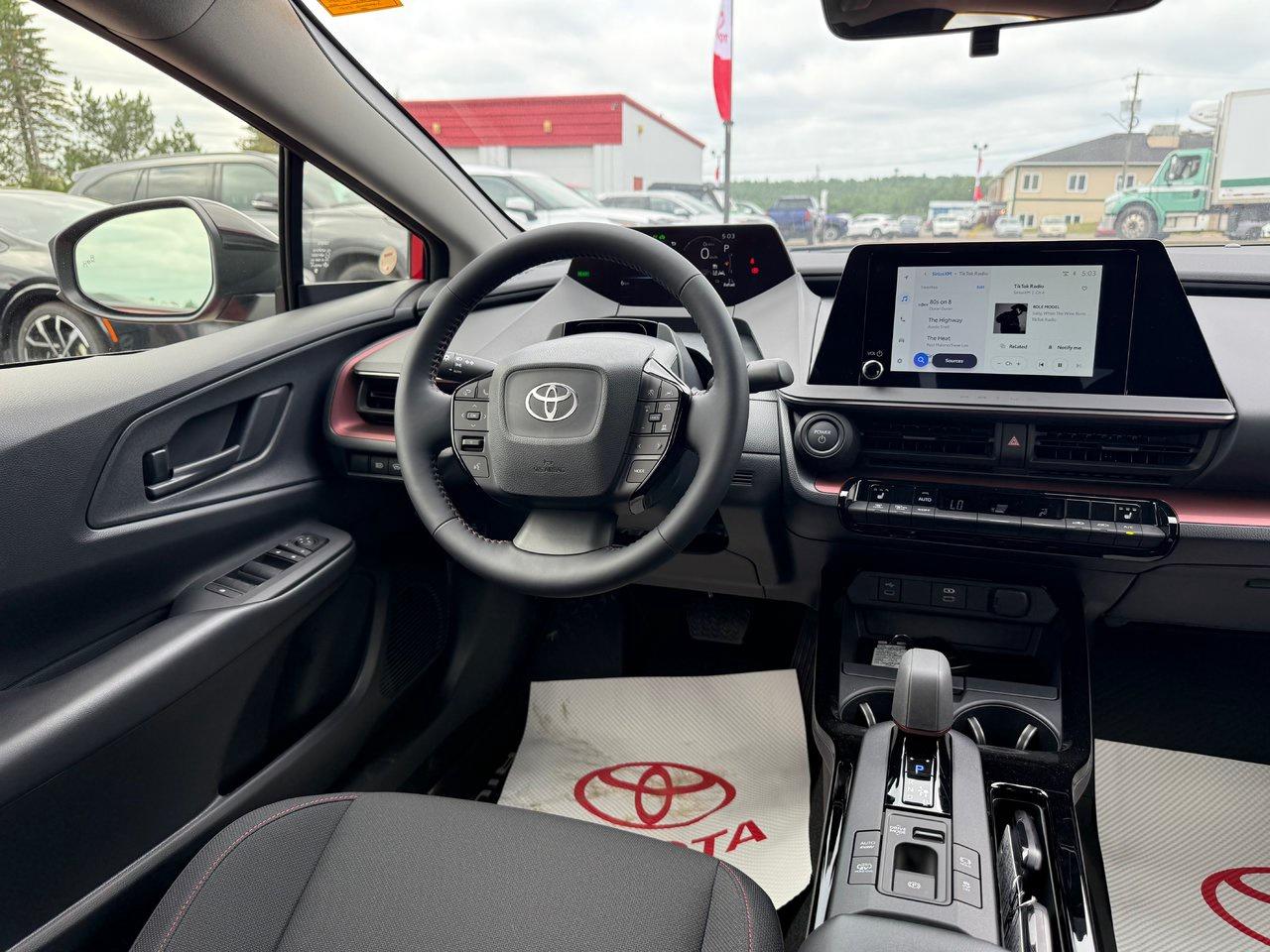 2025 Toyota Prius Plug-In Hybrid SE Photo