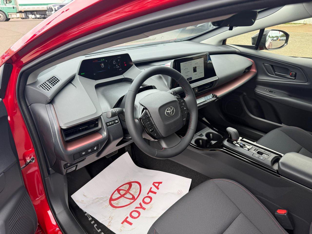 2025 Toyota Prius Plug-In Hybrid SE Photo