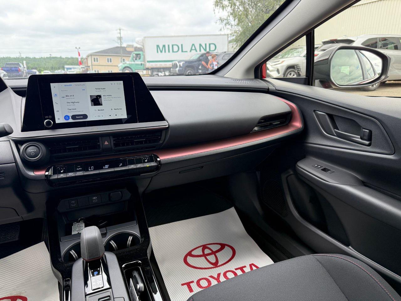 2025 Toyota Prius Plug-In Hybrid SE Photo